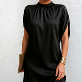 Judy™ | Elegante minivestido em satin com gola alta