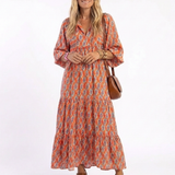 Amara | Vestido Midi em Camadas com Estampado Geométrico e Decote em V
