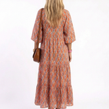 Amara | Vestido Midi Plissado com Estampa Geométrica em V