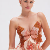 Nahla™ | Vestido elegante com babados e detalhe de borboleta