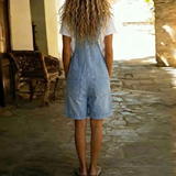 Clara™ | Salopete curta em jeans azul claro