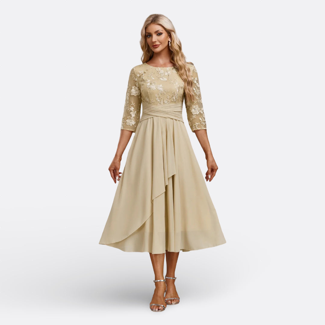 Mariana - Vestido de Renda com Manga Curta