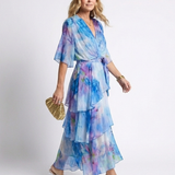 Calista | Vestido Maxi com Decote em V, Camadas e Cintura com Laço