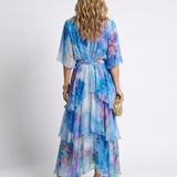 Calista | Vestido Maxi com Decote em V, Camadas e Cintura com Laço