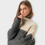 Maeve - Um jumper de gola alta suave
