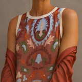 Daniela - Vestido longo com padrão floral e colete ajustado