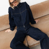 Jeans Azul Escuro com Cintura Média e Costuras Reforçadas