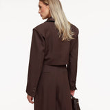 Modelo Cropped em V Castanho Escuro - Blazer