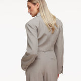 Modelo Cropped V-Hals em Taupe - Blazer